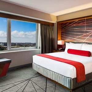 Deluxe  King Room Mobility and hearing accessible